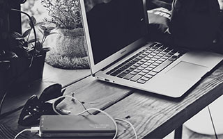 APP下载-过分了😧冲突爆发之前，天津球迷已在看台上喊“韦世豪，XXX”